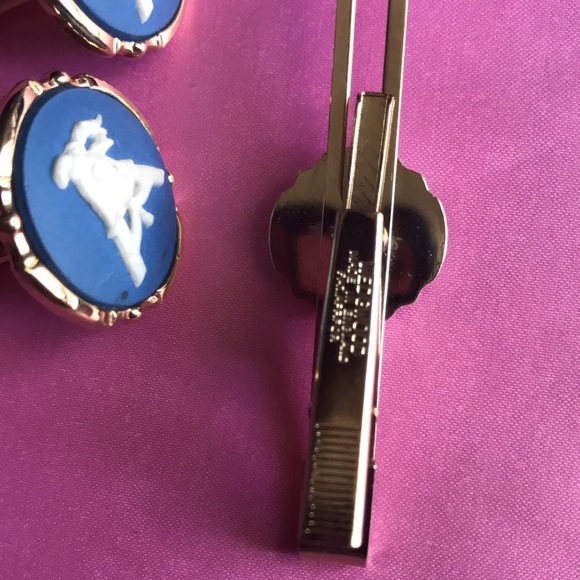 Vintage Rare Wedgewood gold tone 3p/c cuff links and tie clip. Made in England - Picture 5 of 8